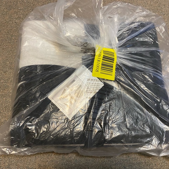 DISNEY Mickey Mouse Icon "LOVE" Tapestry Throw 60” x 72” - Picture 2 of 10